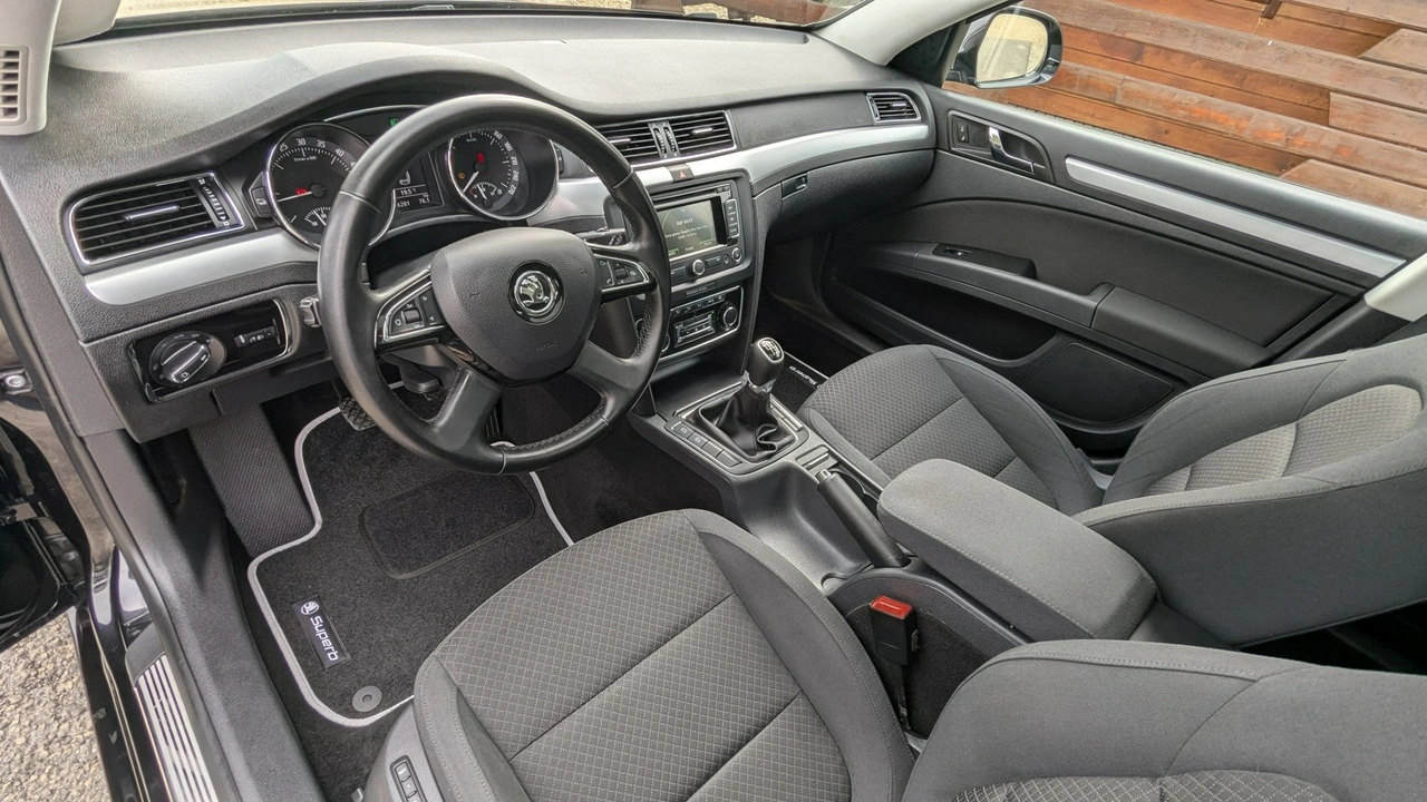 Skoda Superb - Zdjęcie 15