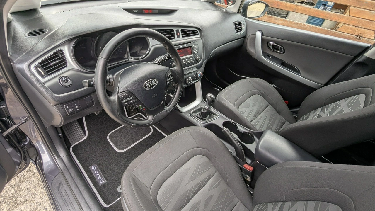 Kia Ceed - Zdjęcie 8