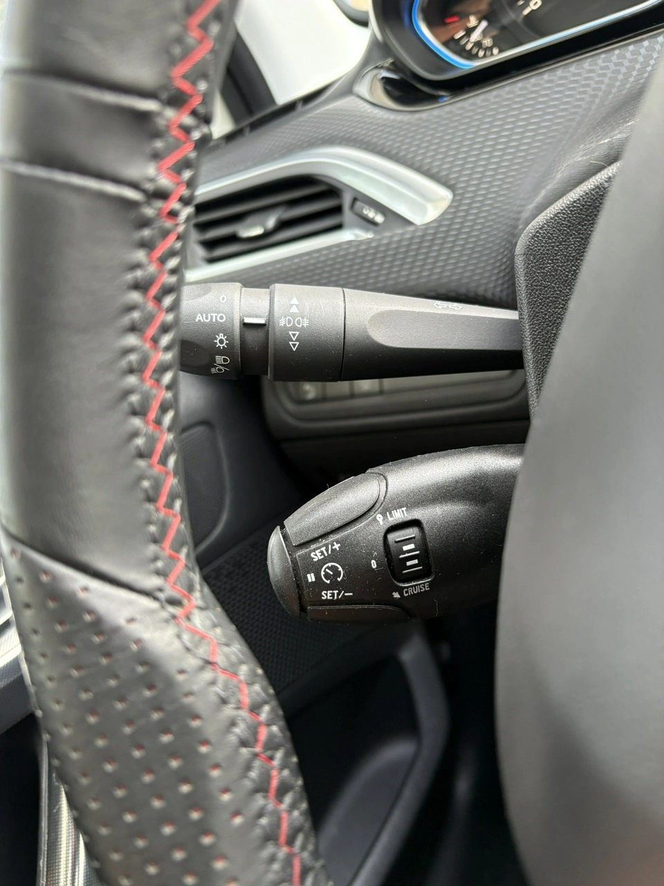 Peugeot 2008 - Zdjęcie 29