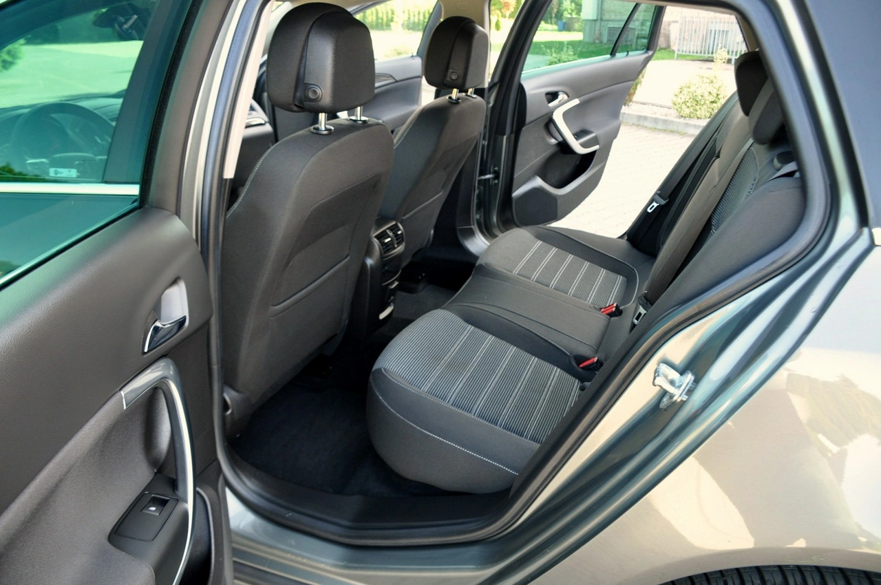 Opel Insignia Sports Tourer - Zdjęcie 19