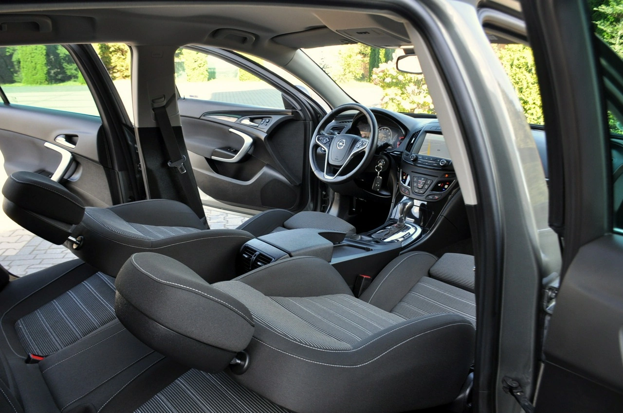 Opel Insignia Sports Tourer - Zdjęcie 22