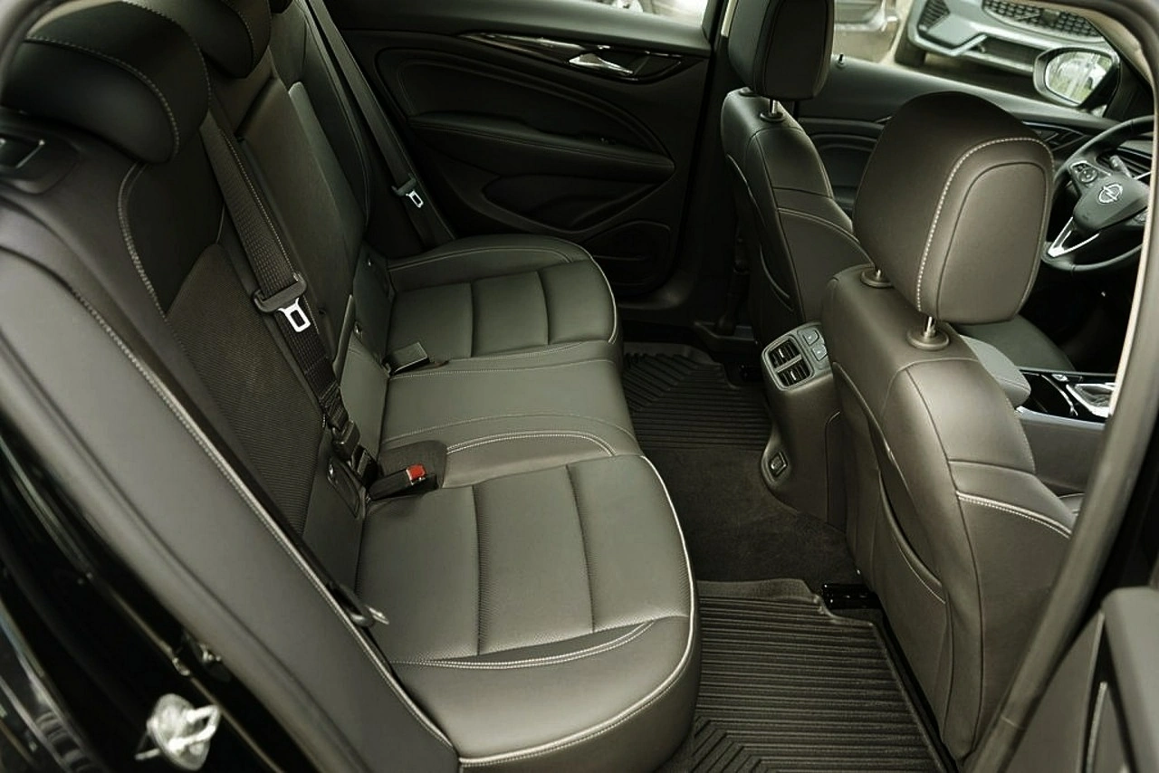 Opel Insignia Grand Sport - Zdjęcie 17