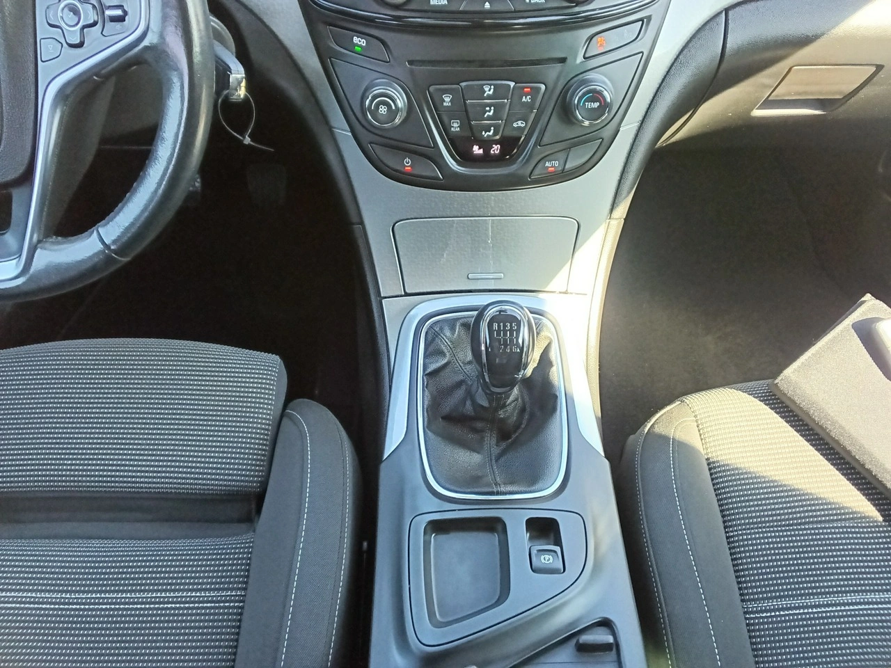 Opel Insignia - Zdjęcie 15