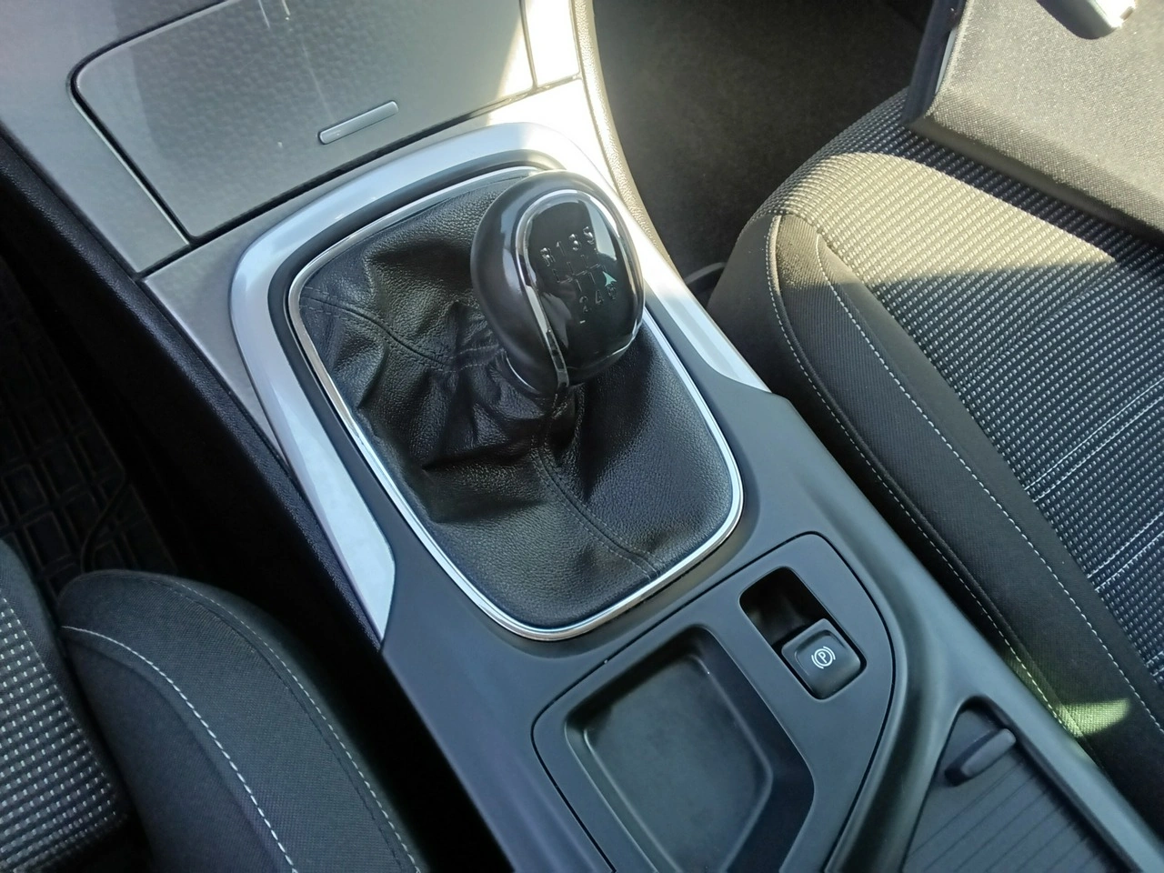 Opel Insignia - Zdjęcie 24