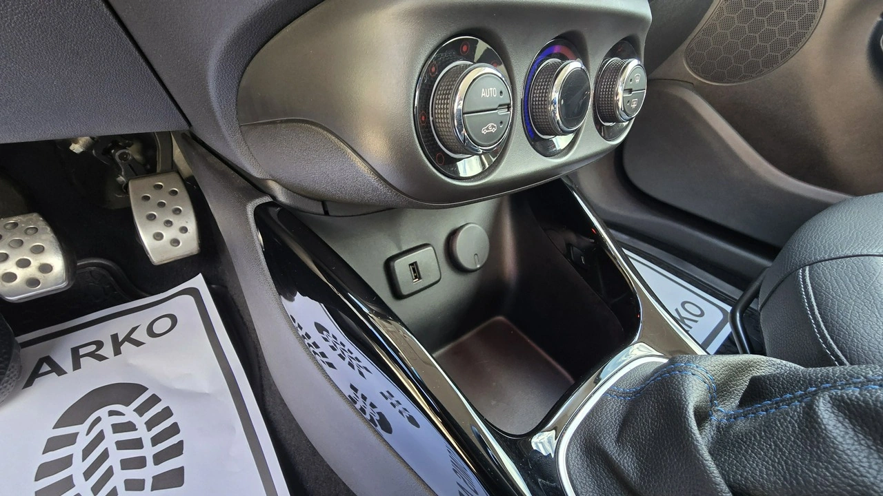 Opel Adam - Zdjęcie 19