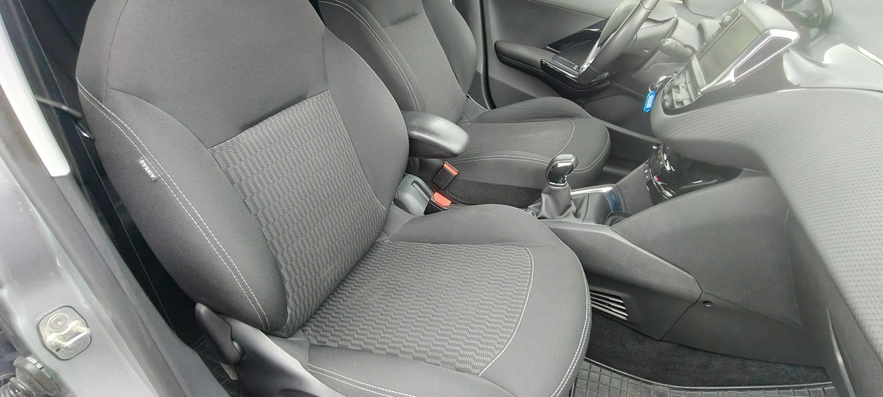 Peugeot 208 - Zdjęcie 11