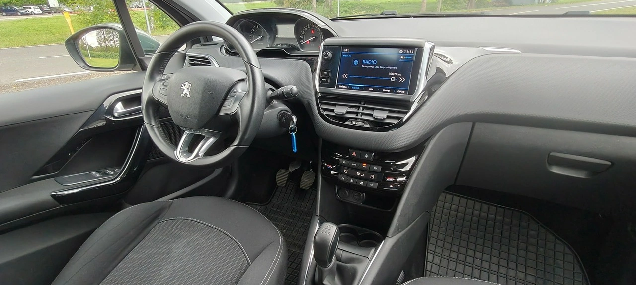 Peugeot 208 - Zdjęcie 8