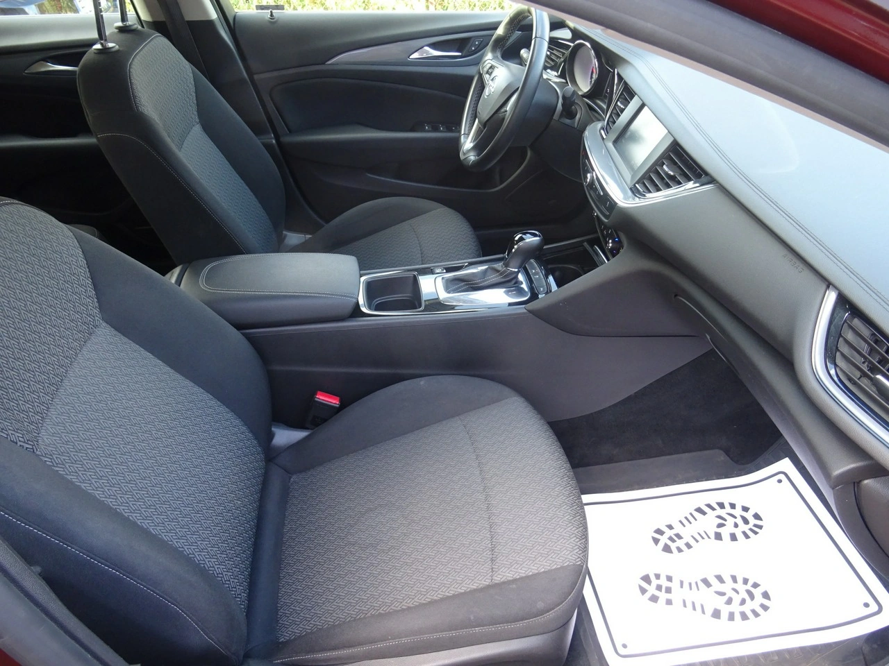 Opel Insignia Grand Sport - Zdjęcie 13