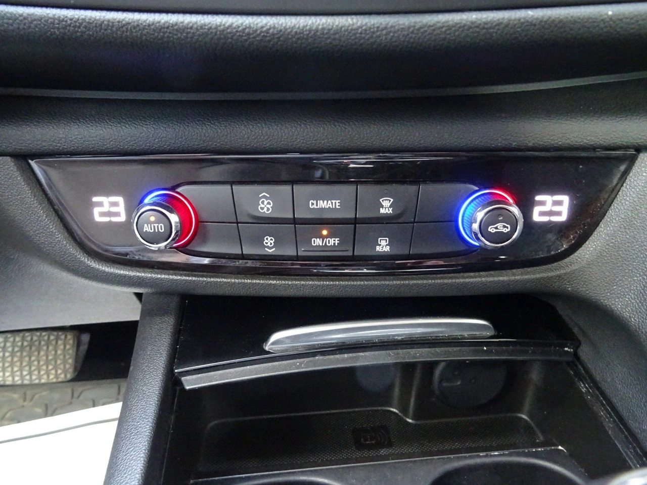 Opel Insignia Grand Sport - Zdjęcie 15