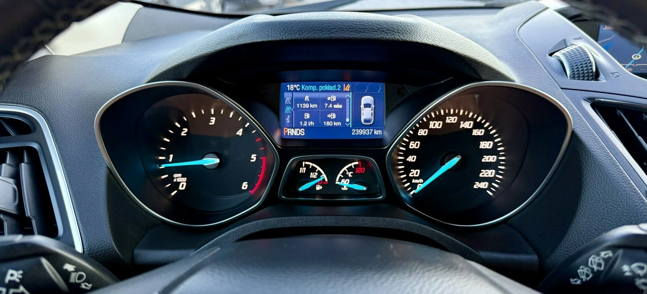 Ford Kuga - Zdjęcie 18