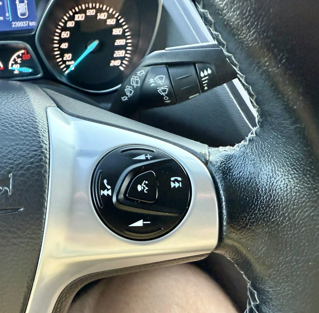 Ford Kuga - Zdjęcie 20