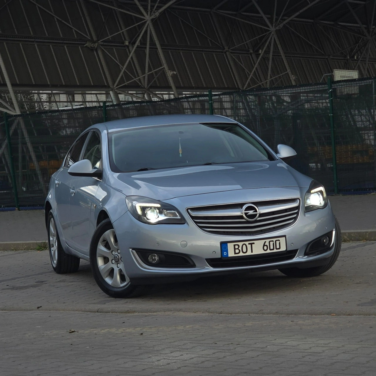 Opel Insignia - Główne zdjęcie
