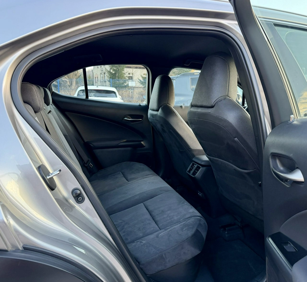 Lexus UX - Zdjęcie 11