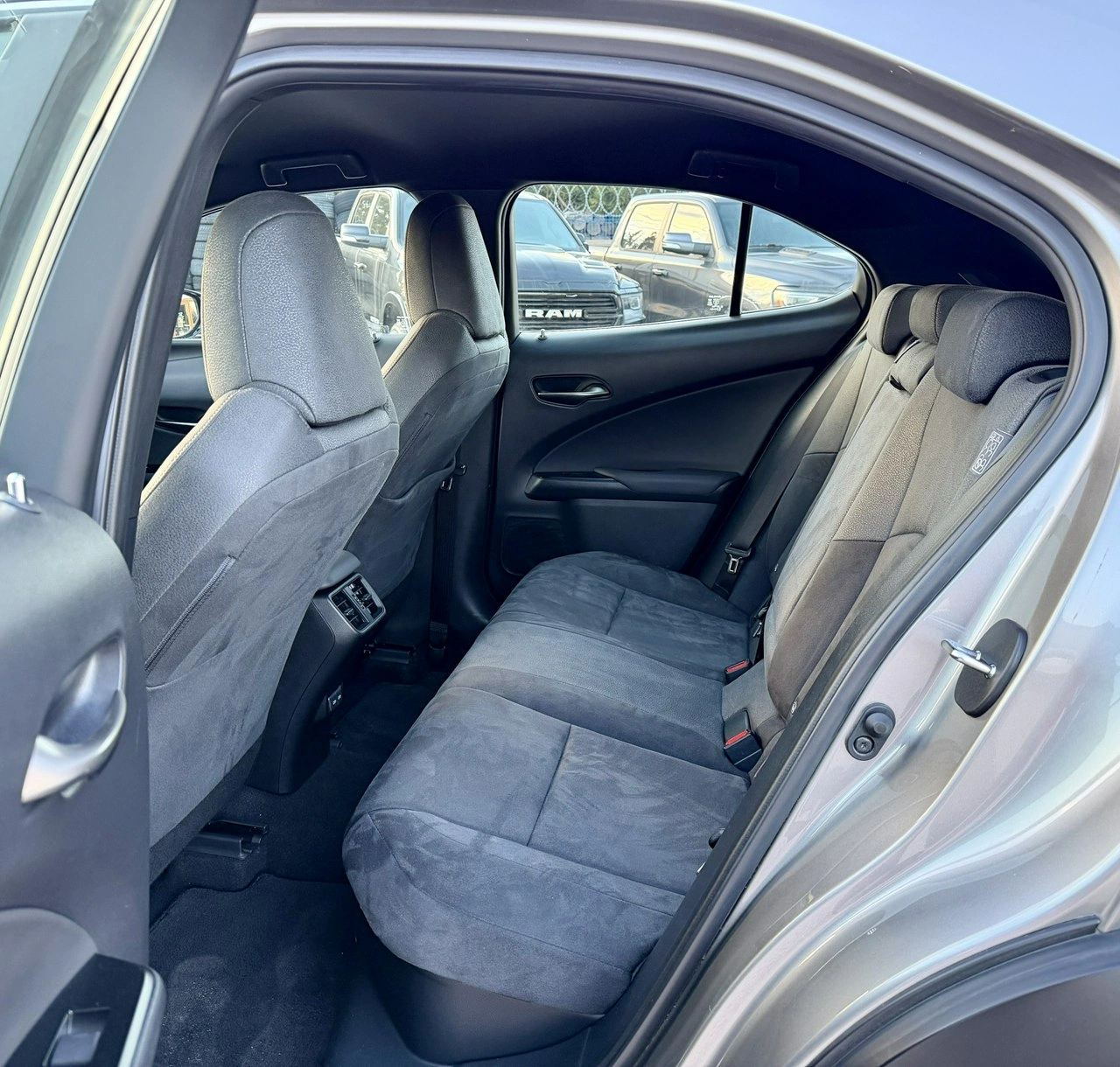 Lexus UX - Zdjęcie 9