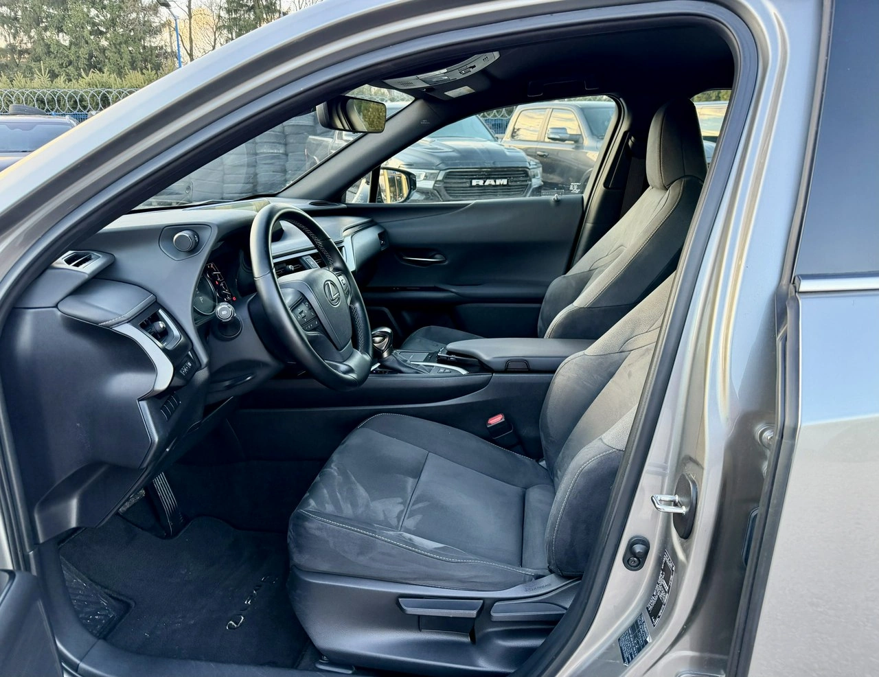 Lexus UX - Zdjęcie 8