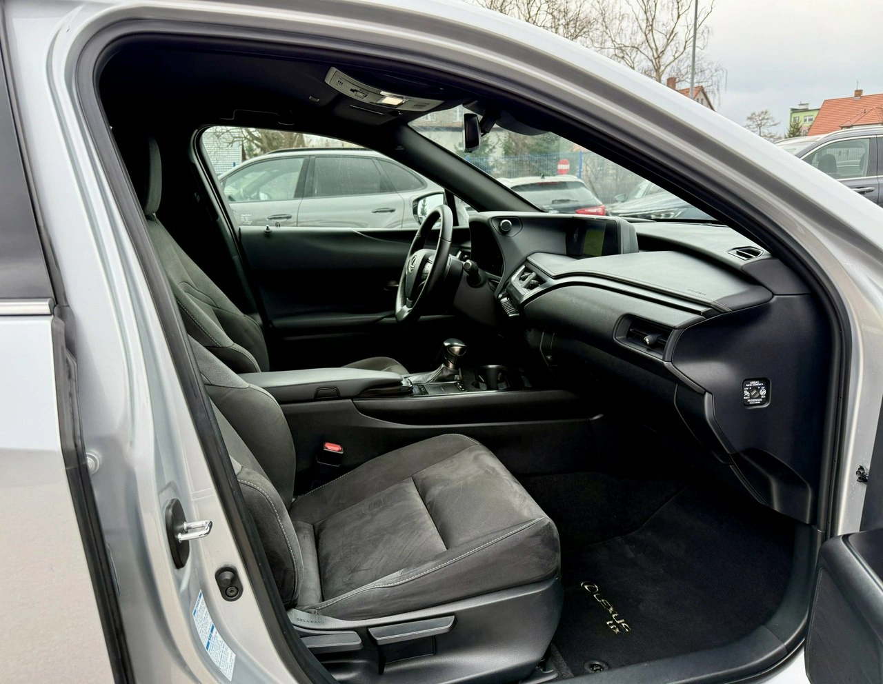 Lexus UX - Zdjęcie 12