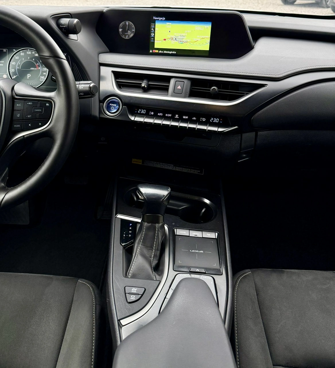 Lexus UX - Zdjęcie 14