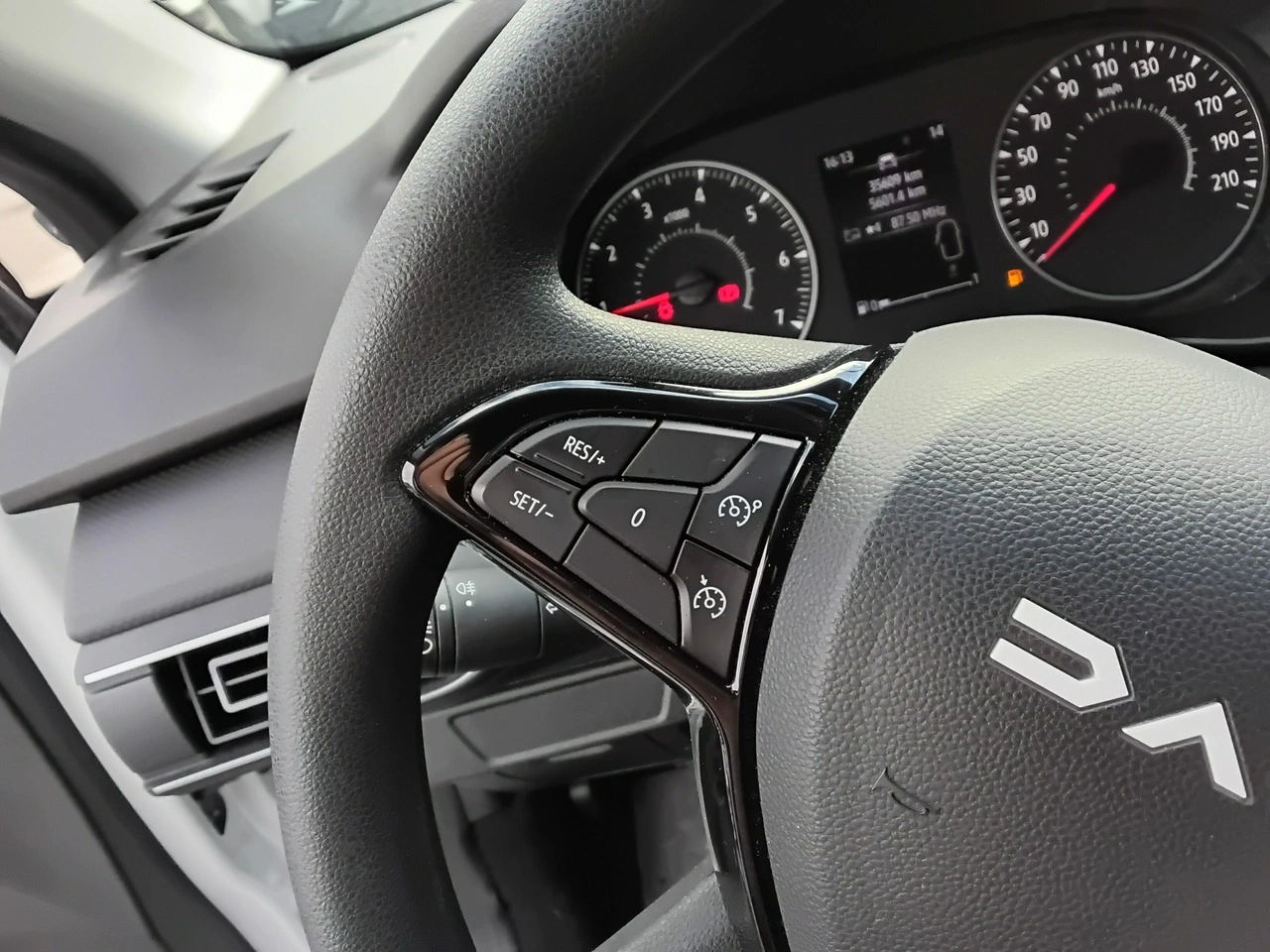 Dacia Sandero - Zdjęcie 24