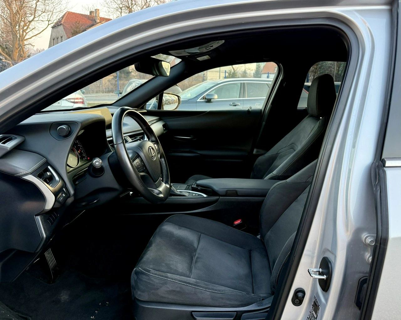 Lexus UX - Zdjęcie 8