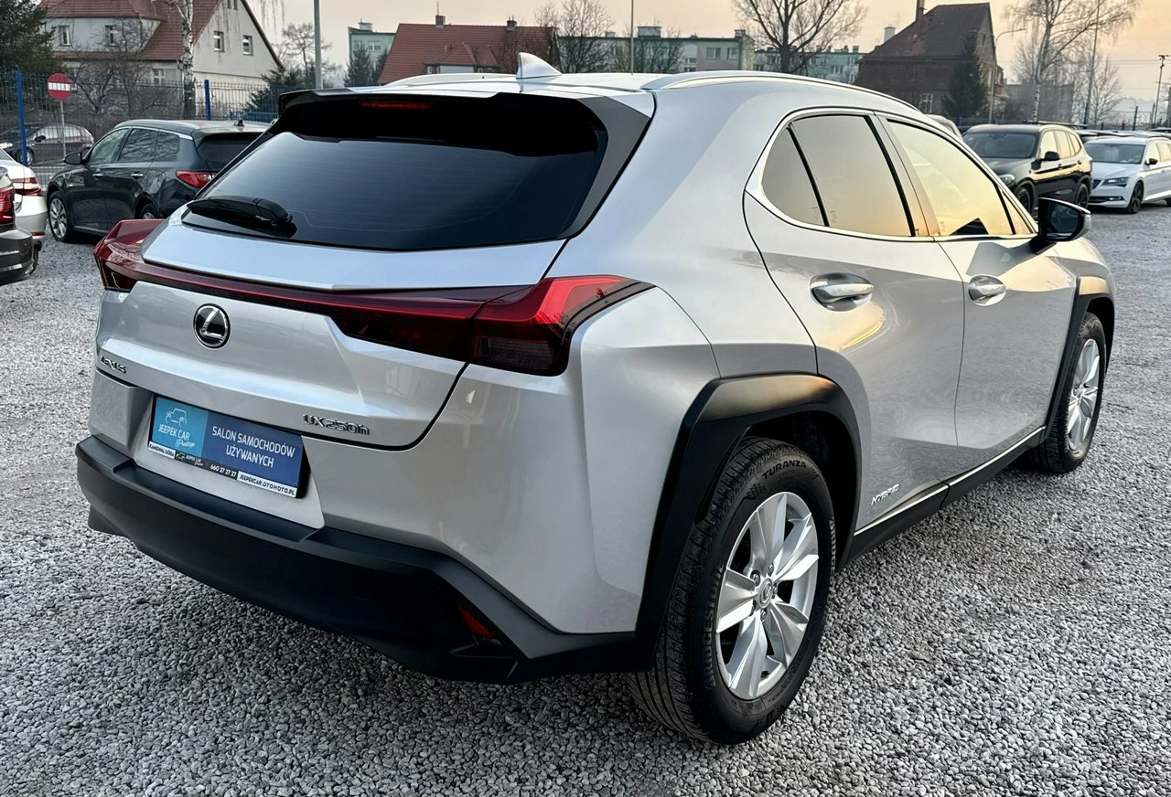 Lexus UX - Zdjęcie 4