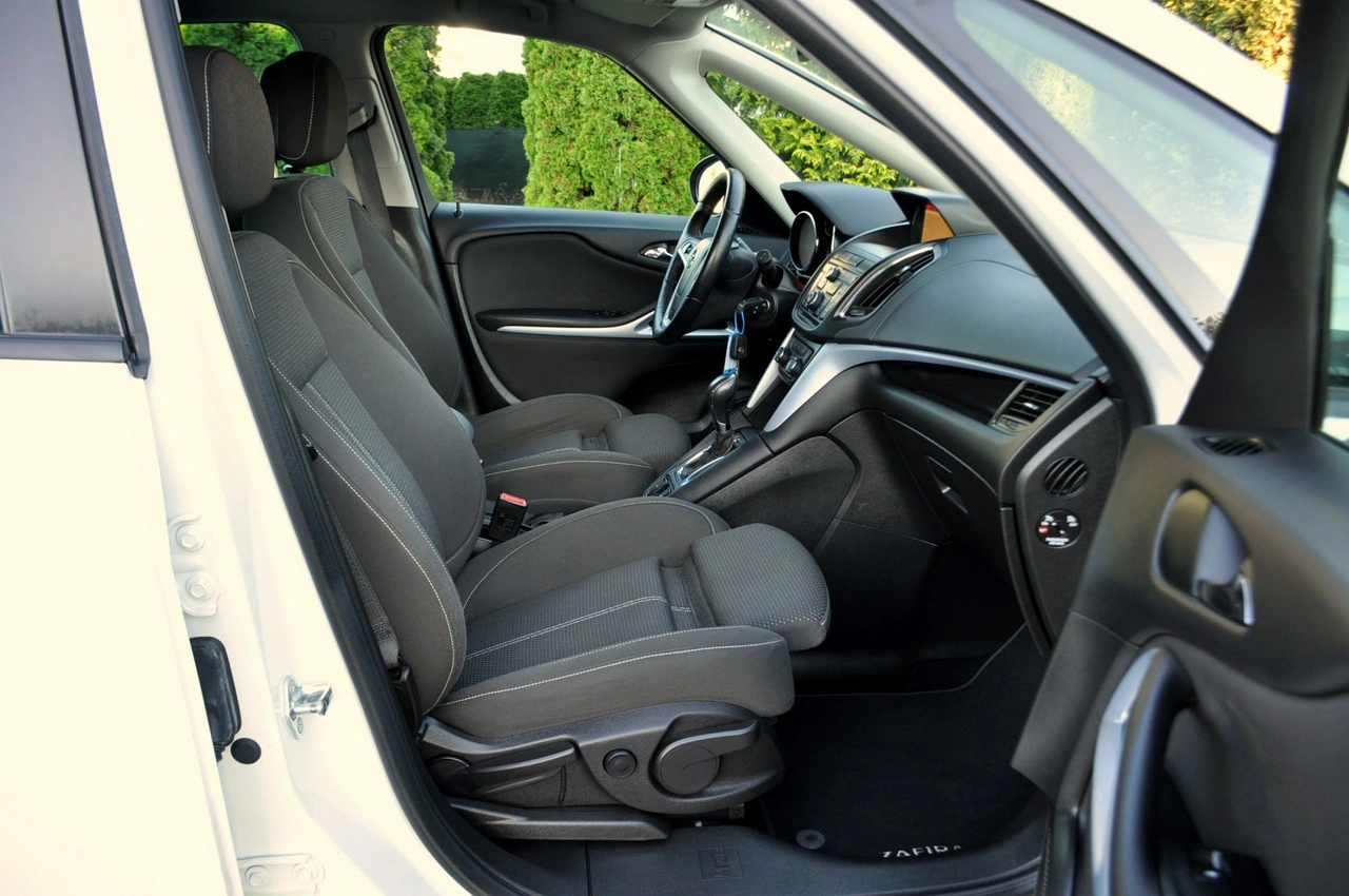 Opel Zafira - Zdjęcie 16