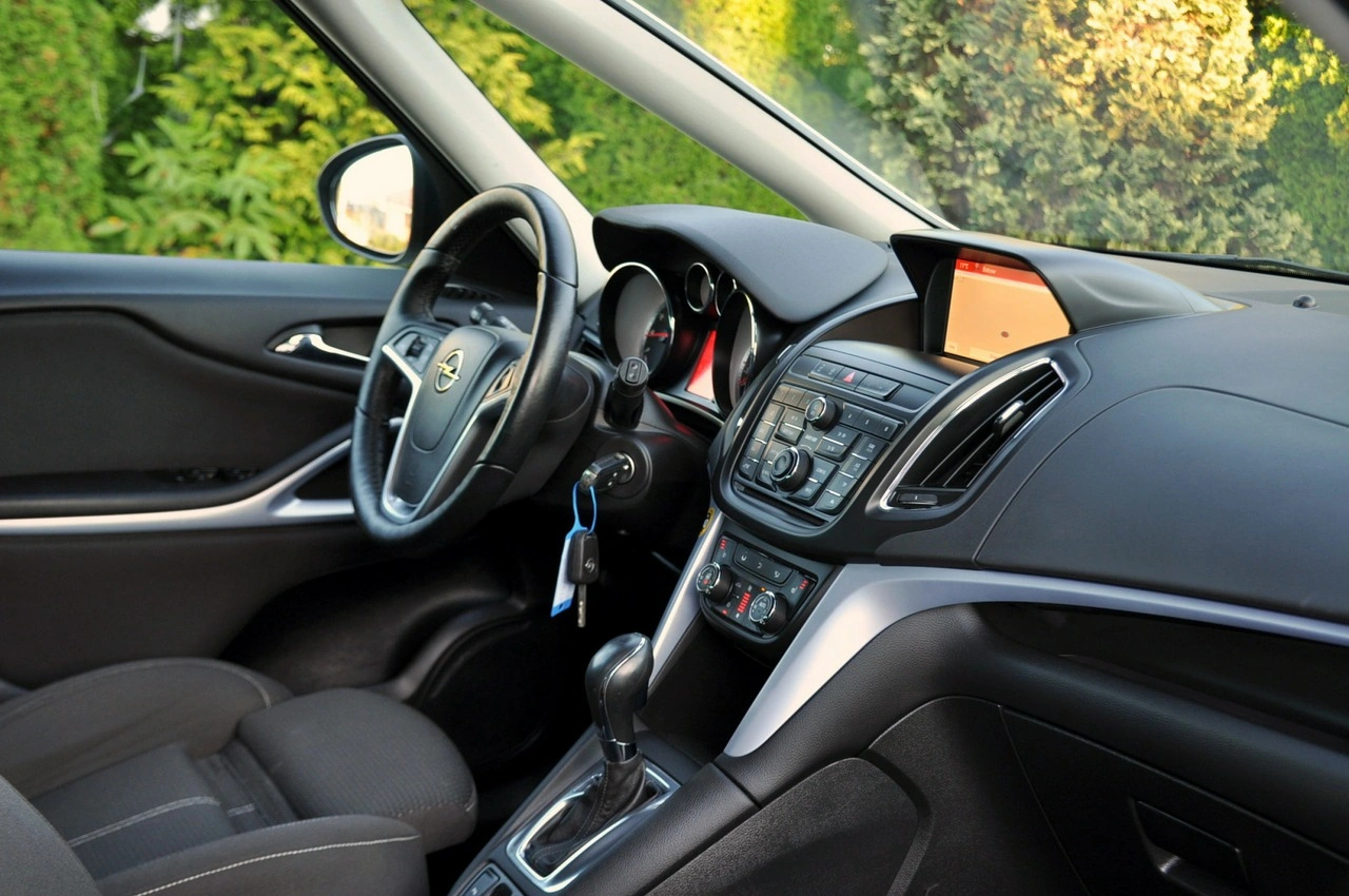 Opel Zafira - Zdjęcie 17