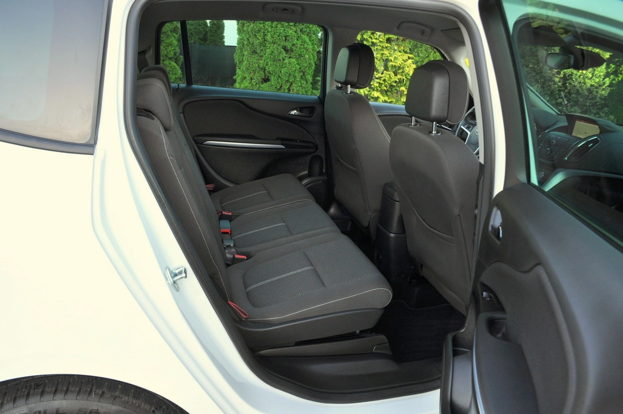 Opel Zafira - Zdjęcie 18
