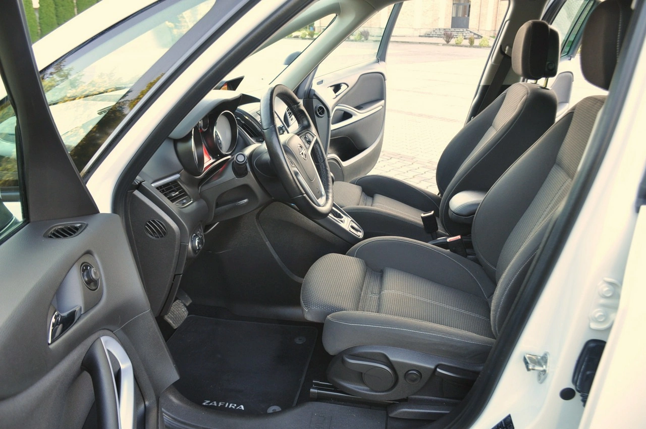 Opel Zafira - Zdjęcie 21