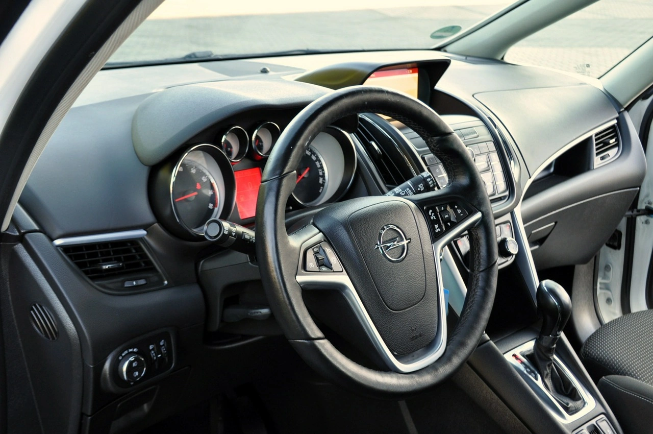 Opel Zafira - Zdjęcie 22