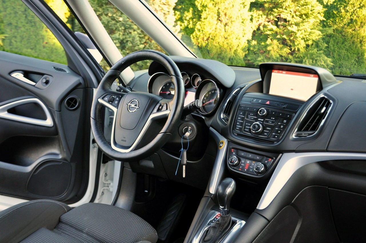 Opel Zafira - Zdjęcie 25