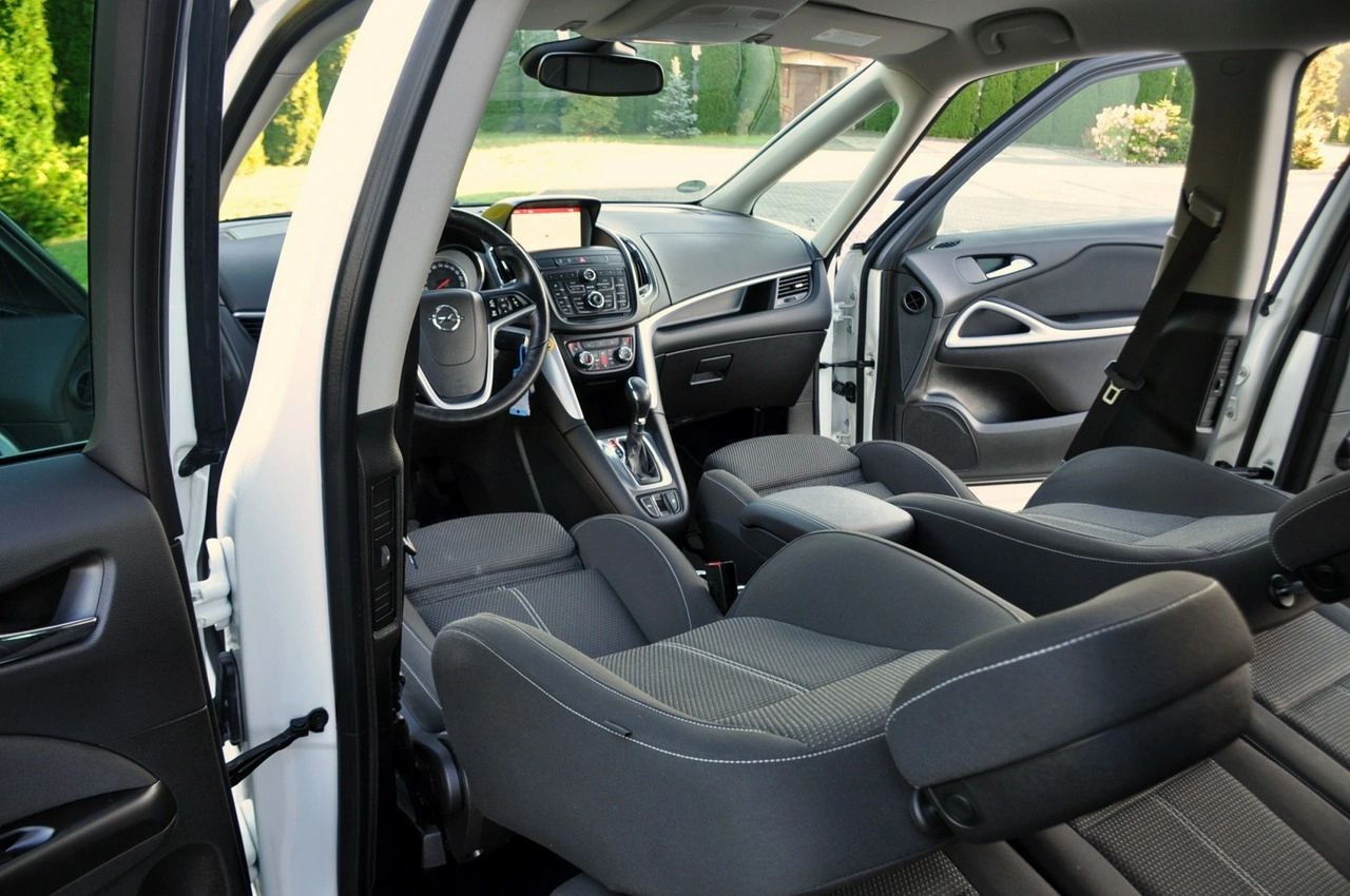 Opel Zafira - Zdjęcie 27