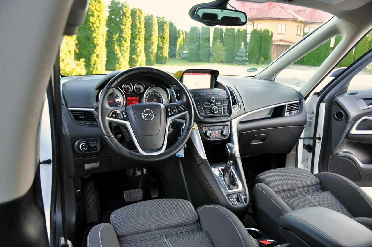Opel Zafira - Zdjęcie 28