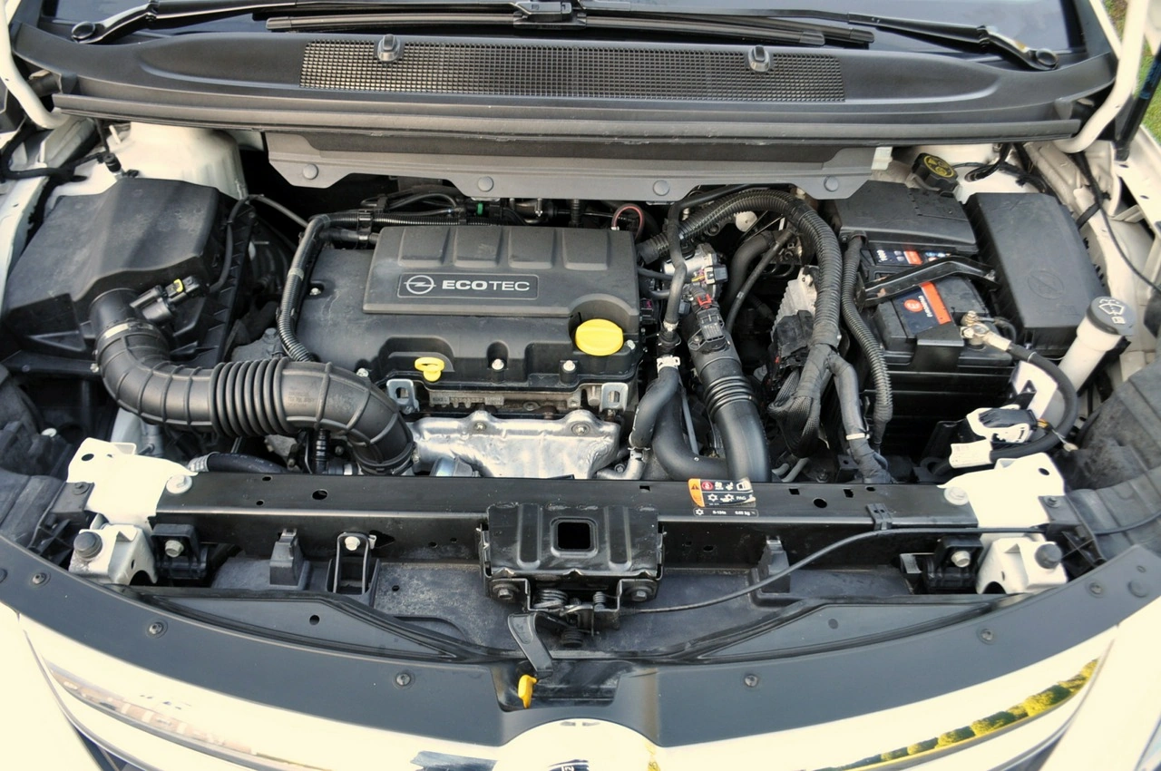 Opel Zafira - Zdjęcie 38