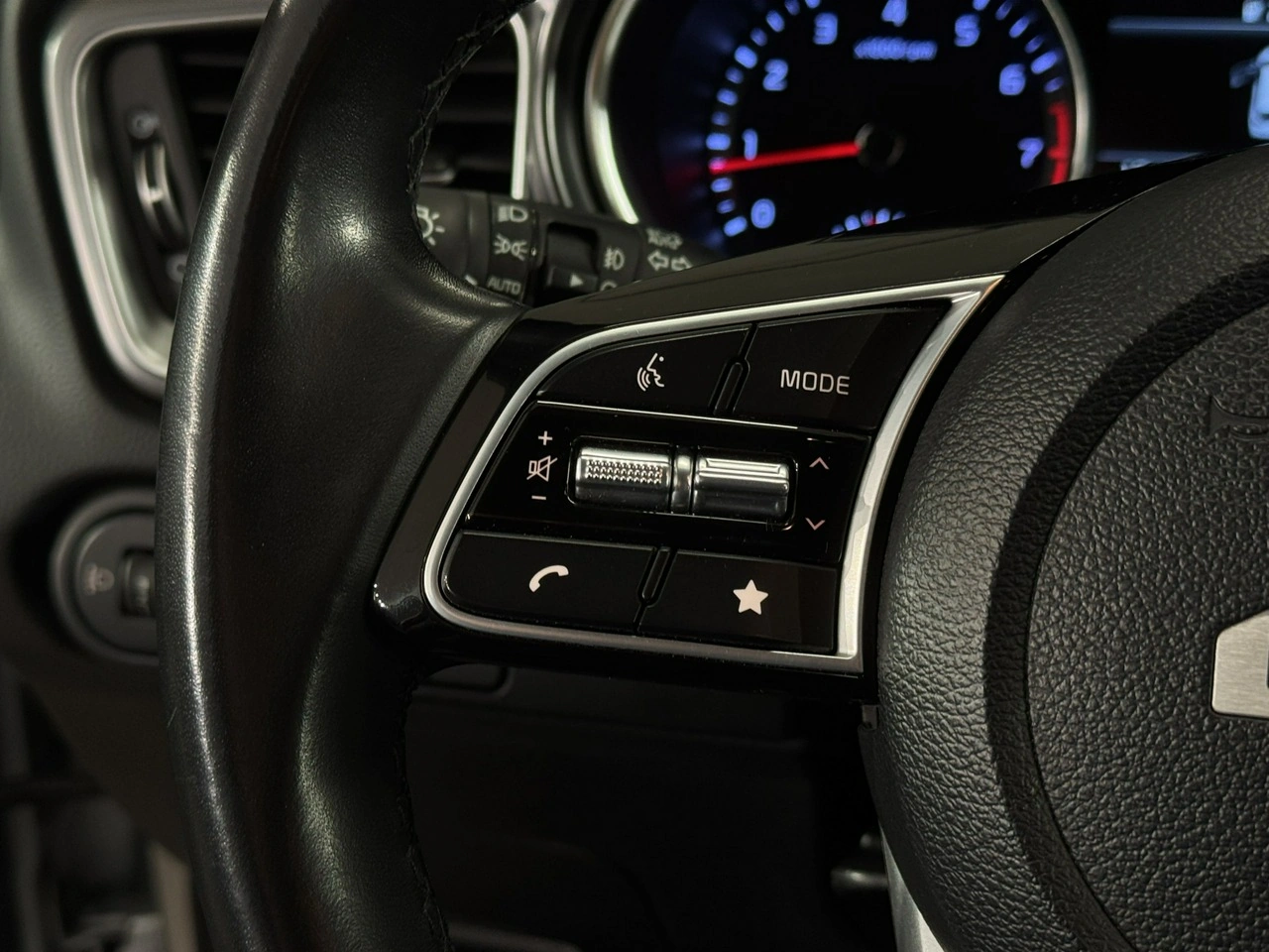 Kia Ceed - Zdjęcie 16