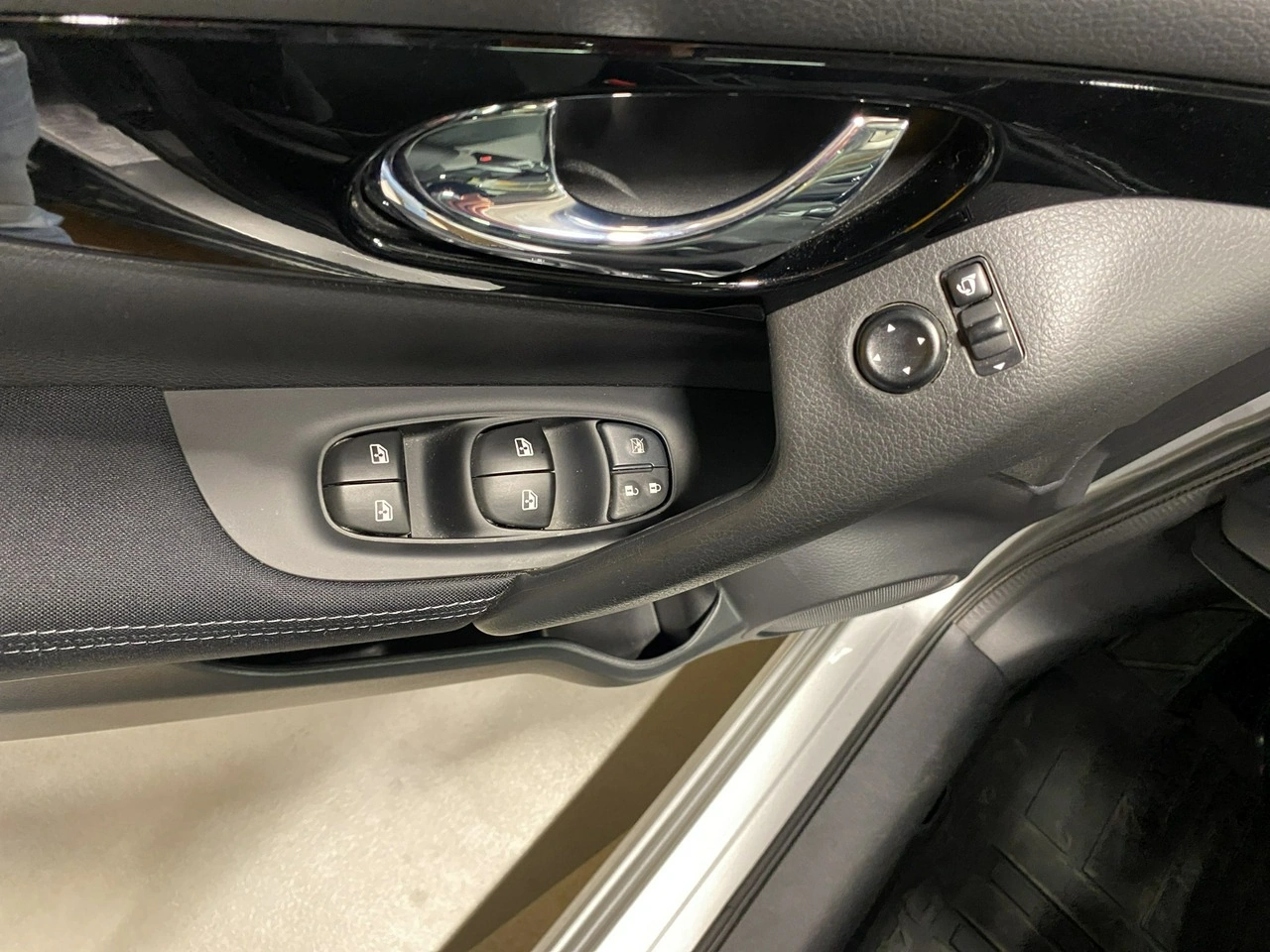 Nissan Qashqai - Zdjęcie 33