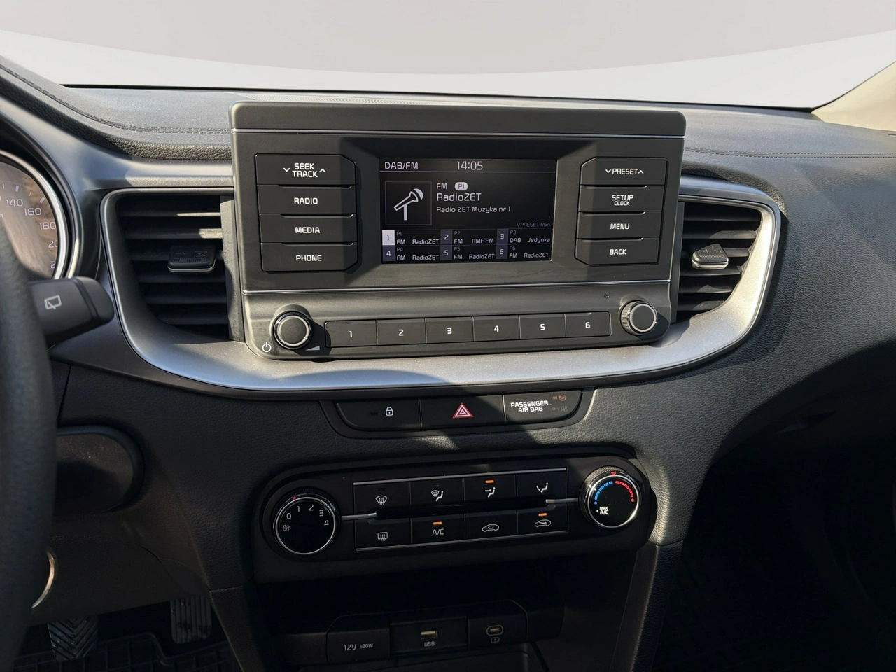 Kia Ceed - Zdjęcie 15