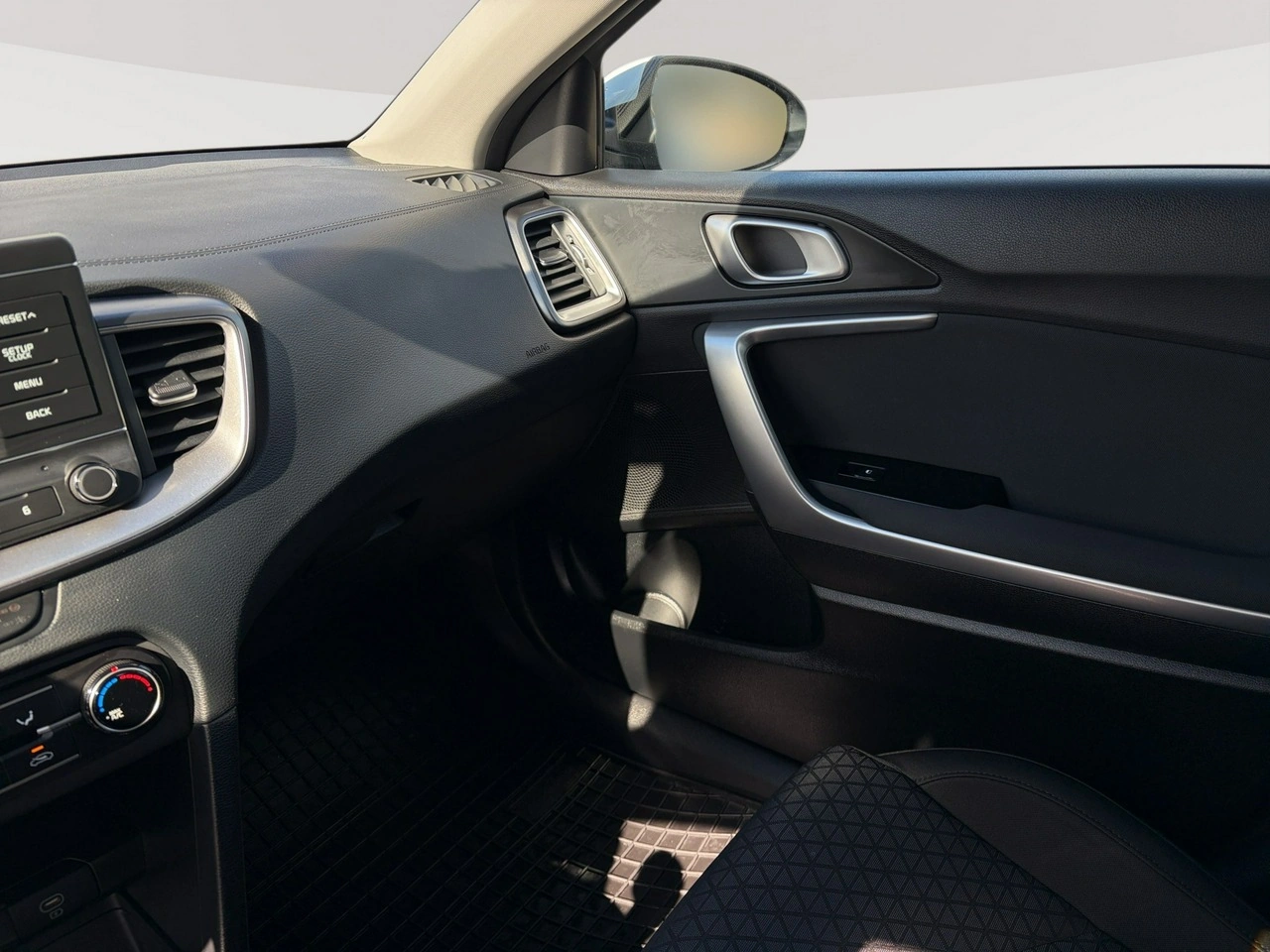 Kia Ceed - Zdjęcie 17