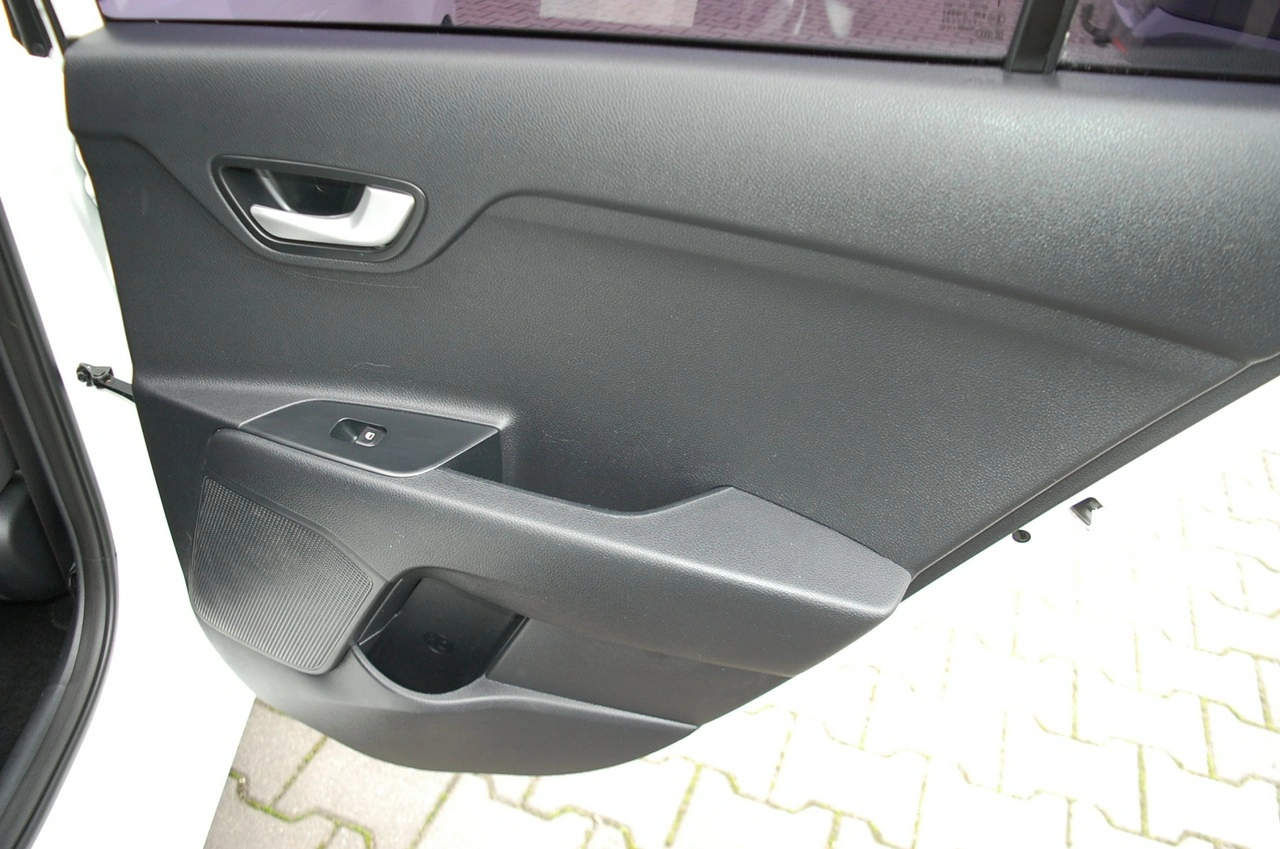 Kia Rio - Zdjęcie 33