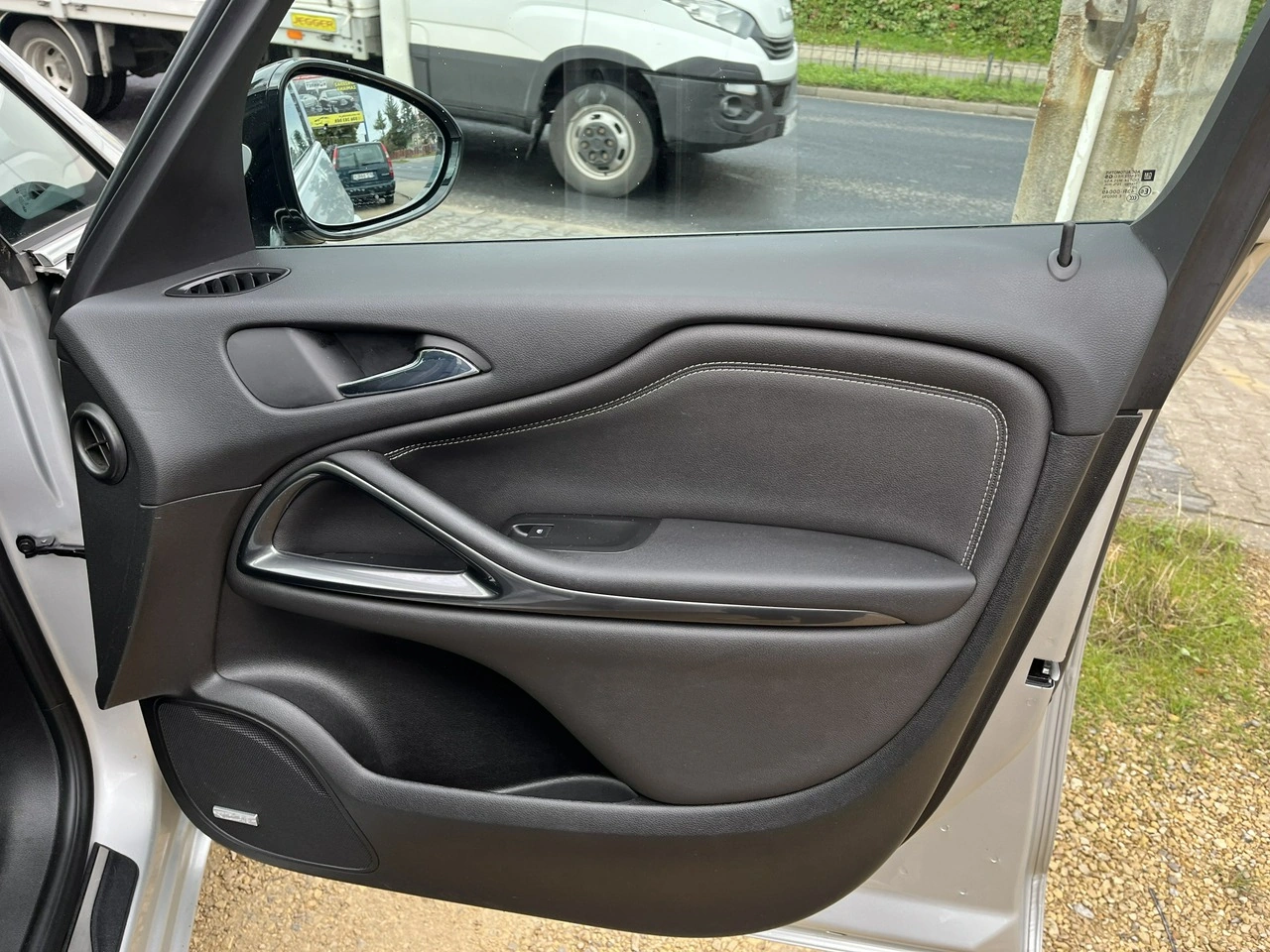 Opel Zafira - Zdjęcie 24