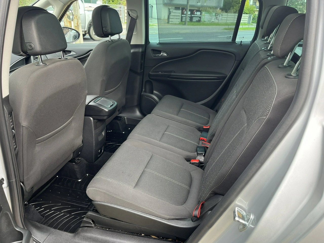 Opel Zafira - Zdjęcie 31