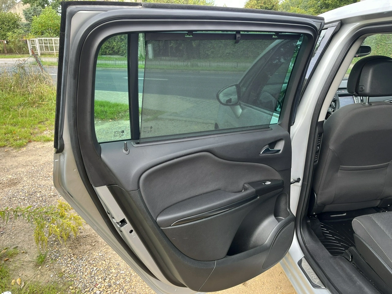 Opel Zafira - Zdjęcie 32