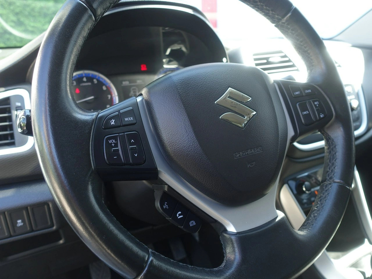 Suzuki SX4 S-Cross - Zdjęcie 14