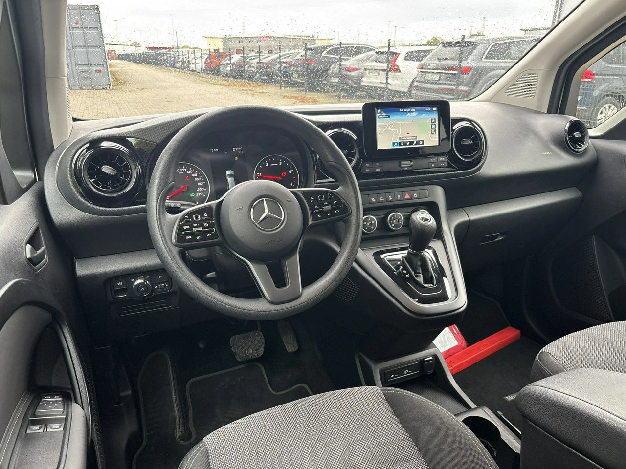 Mercedes T 180 d - Zdjęcie 11