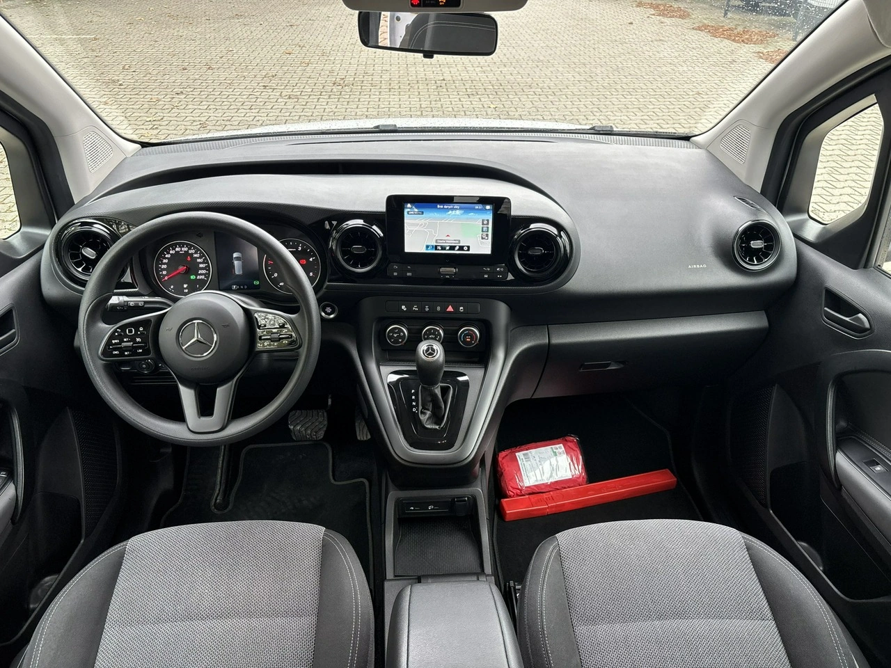 Mercedes T 180 d - Zdjęcie 12