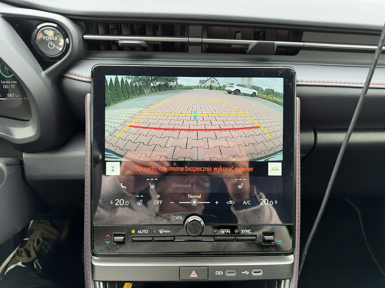 Lexus LBX - Zdjęcie 25