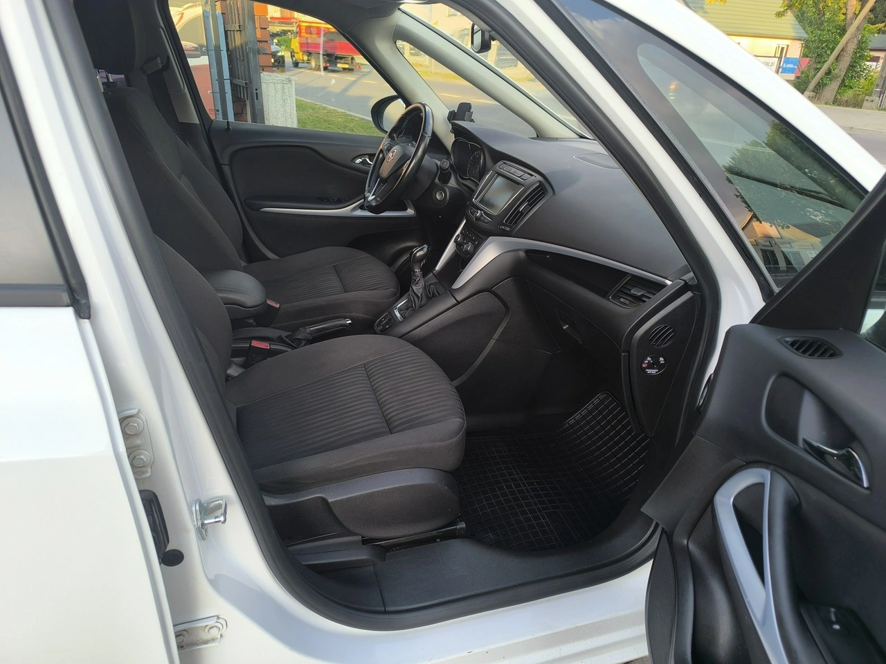 Opel Zafira - Zdjęcie 17