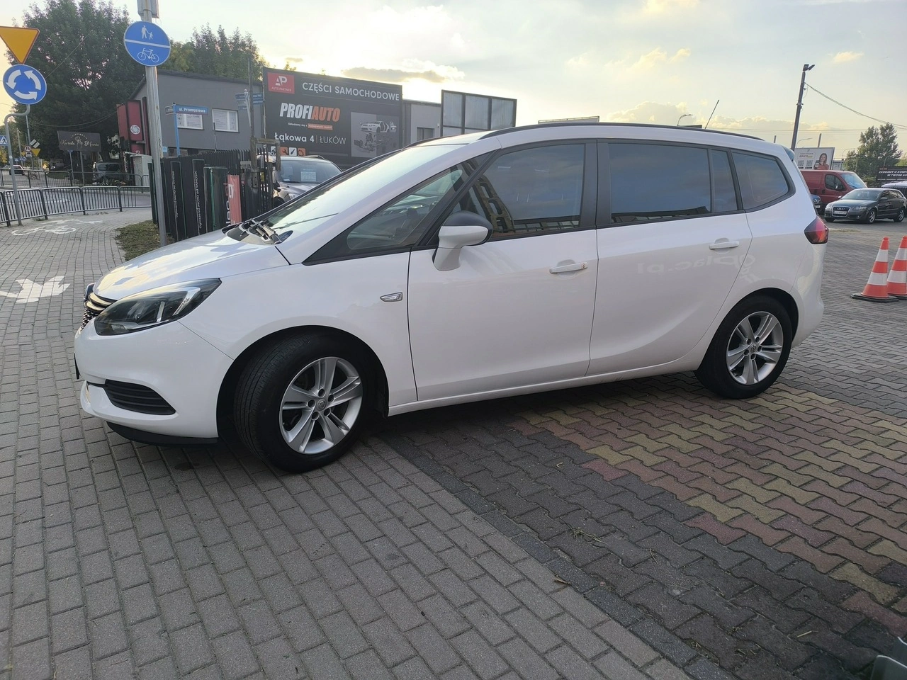 Opel Zafira - Zdjęcie 8