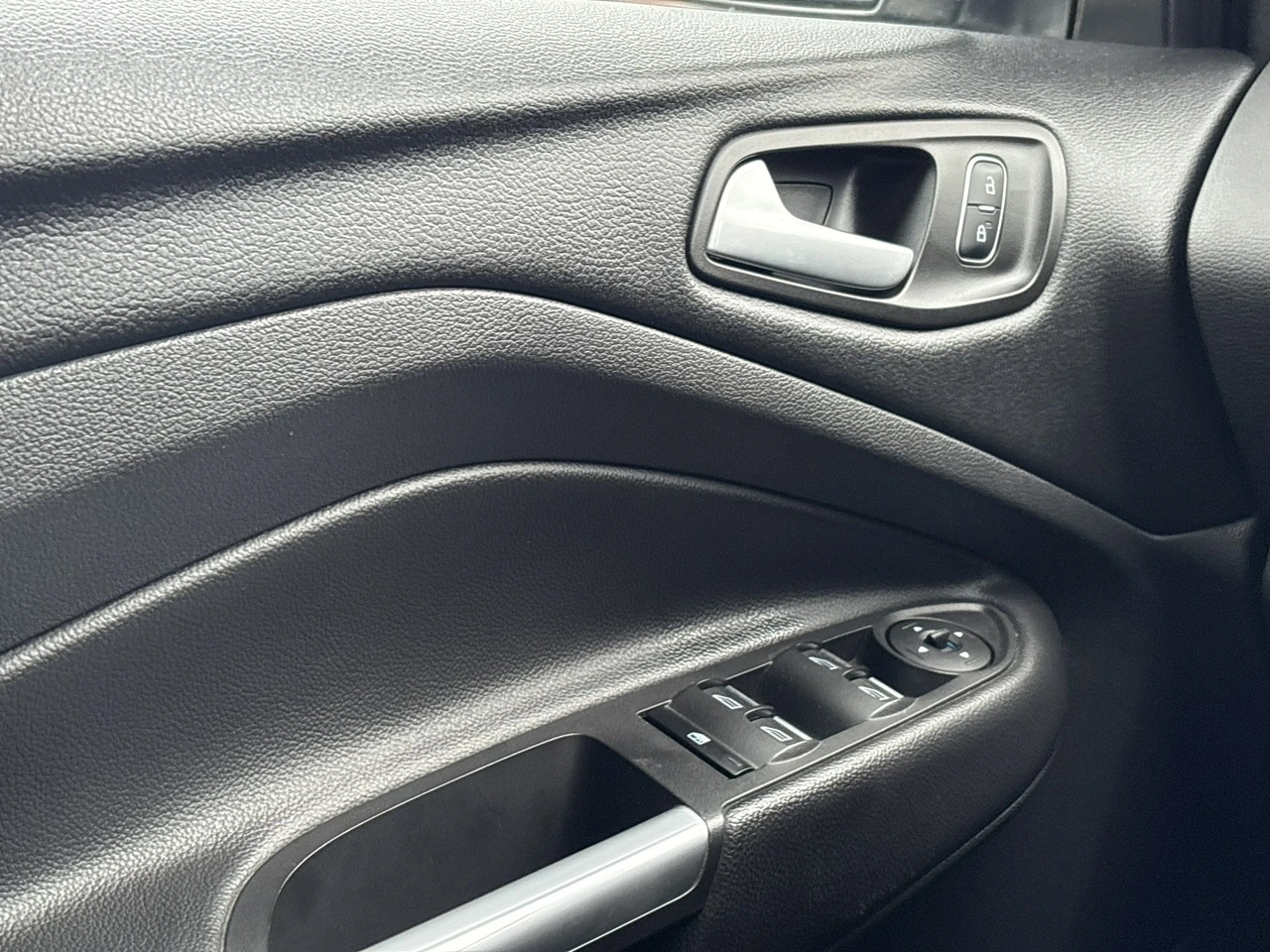 Ford Kuga - Zdjęcie 17