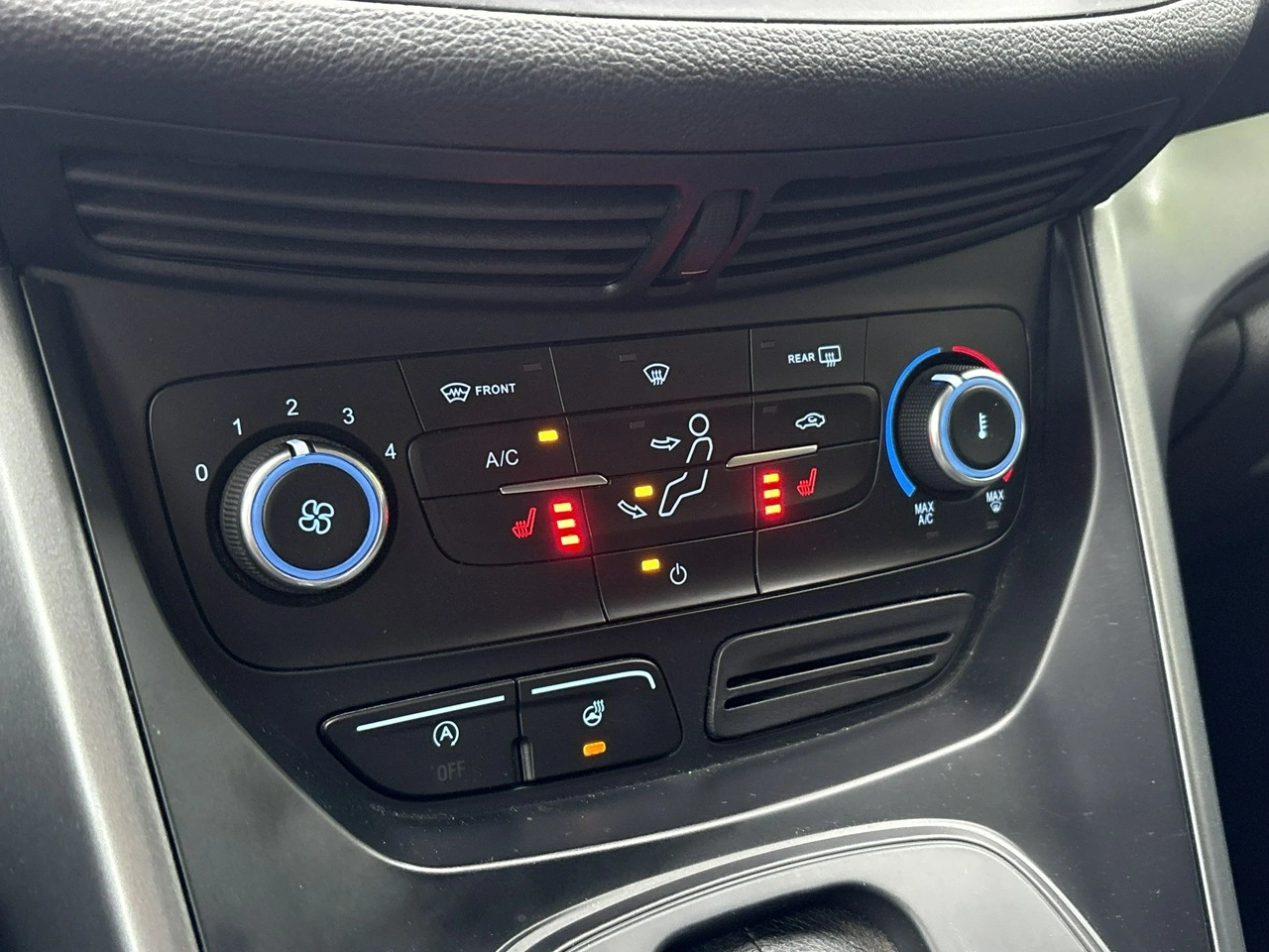 Ford Kuga - Zdjęcie 24