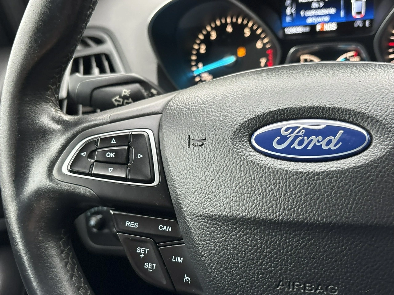 Ford Kuga - Zdjęcie 28